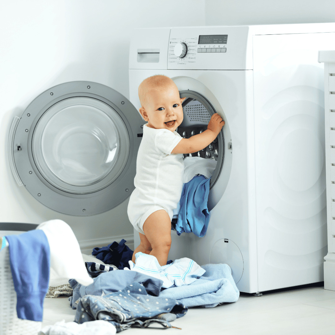 Lessive pour bébé Pour les peaux à tendance eczéma. Vêtements et accessoires adaptés Privilégiez les vêtements en coton doux et respirant. Les tissus synthétiques ou rugueux peuvent irriter la peau. Pensez aussi aux moufles anti-griffures pour limiter les micro-griffures causées par les démangeaisons.